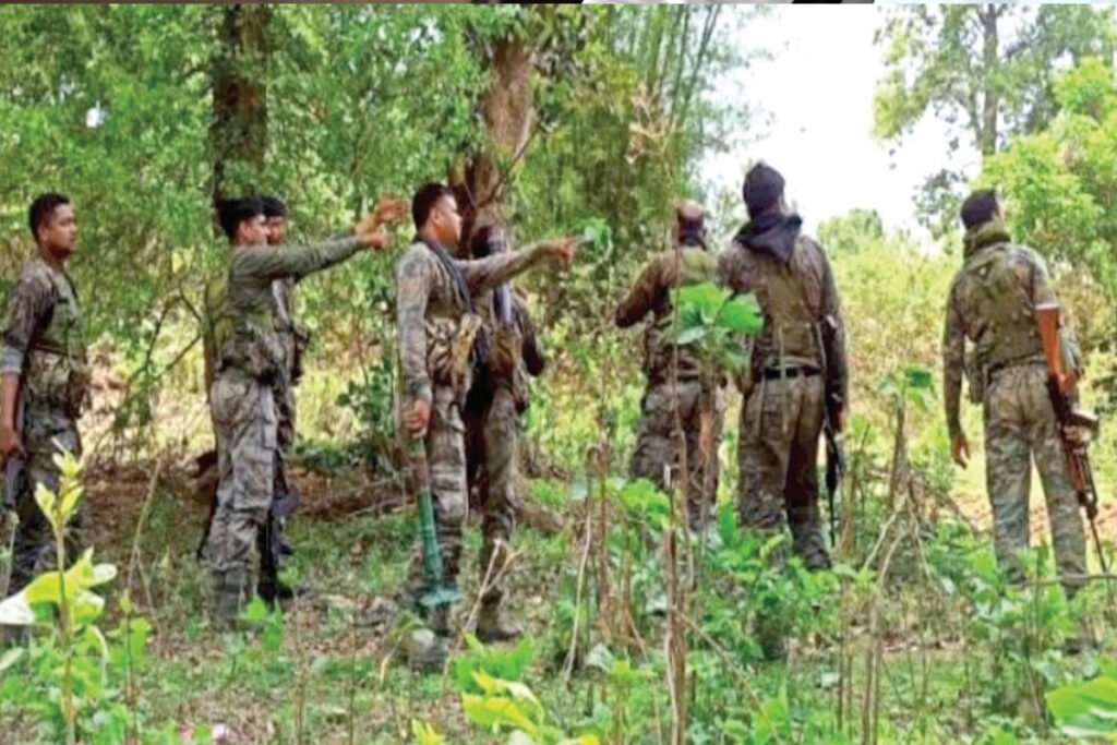 Naxals Surrender One Naxalite killed in Bijapur 9 surrendered