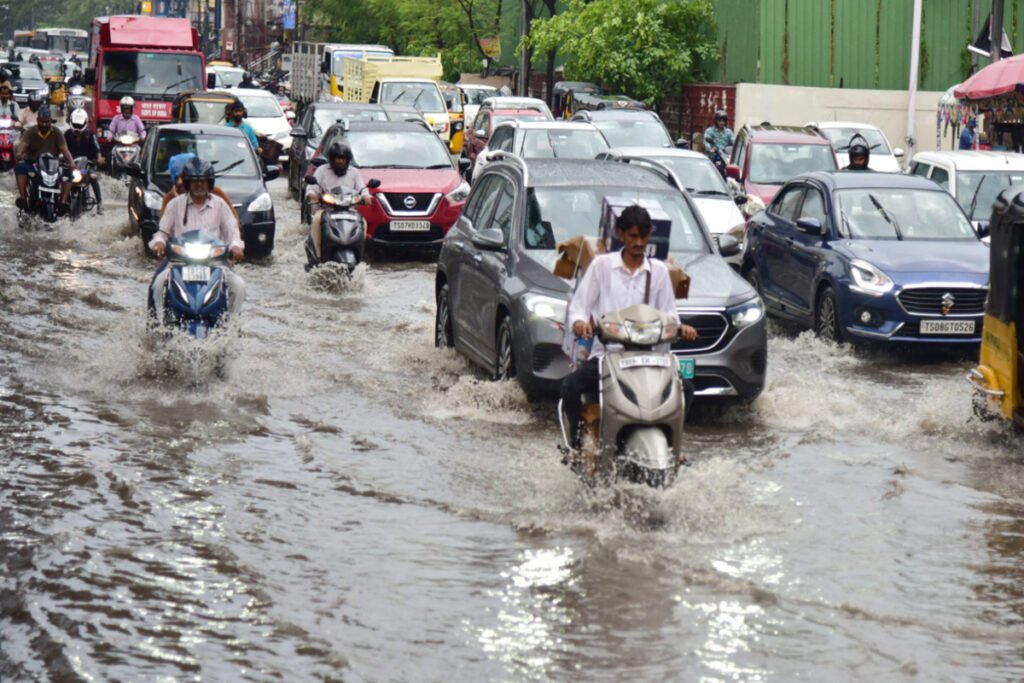 Heavy Rain in Delhi affect normal life
