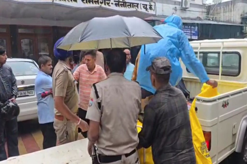 Road Accident 2 teachers died in Nainital 4 people injured